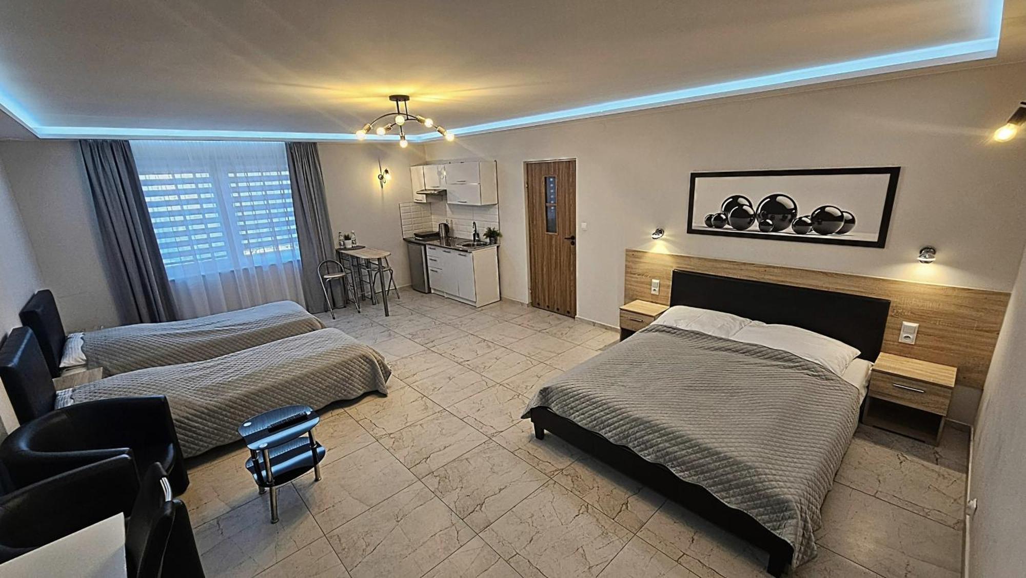 Willa Imperium Ostrowiec Świętokrzyski Extérieur photo