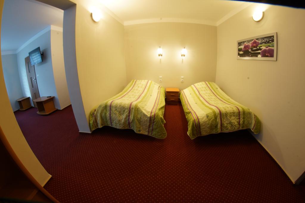 Willa Imperium Ostrowiec Świętokrzyski Extérieur photo