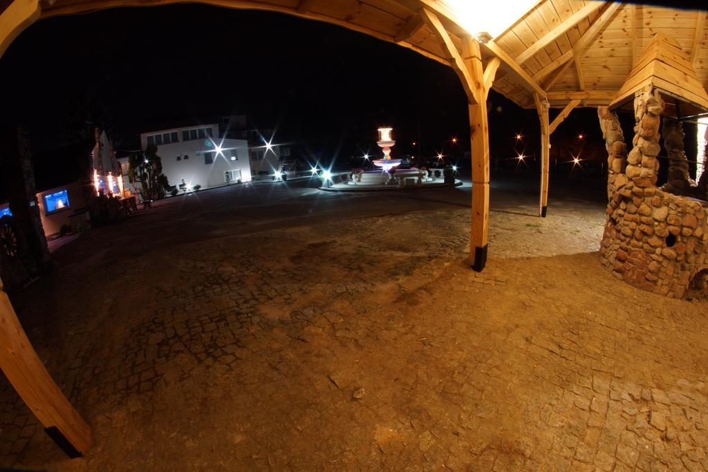 Willa Imperium Ostrowiec Świętokrzyski Extérieur photo