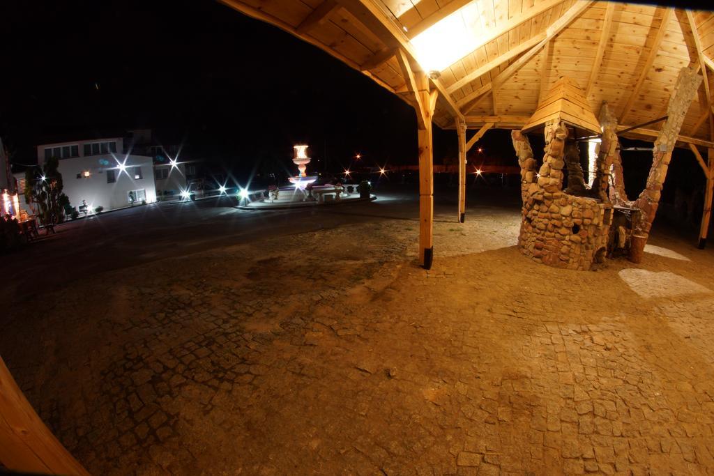 Willa Imperium Ostrowiec Świętokrzyski Extérieur photo