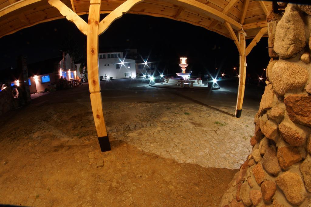Willa Imperium Ostrowiec Świętokrzyski Extérieur photo