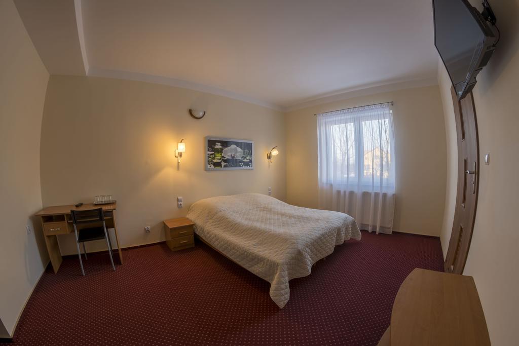 Willa Imperium Ostrowiec Świętokrzyski Extérieur photo