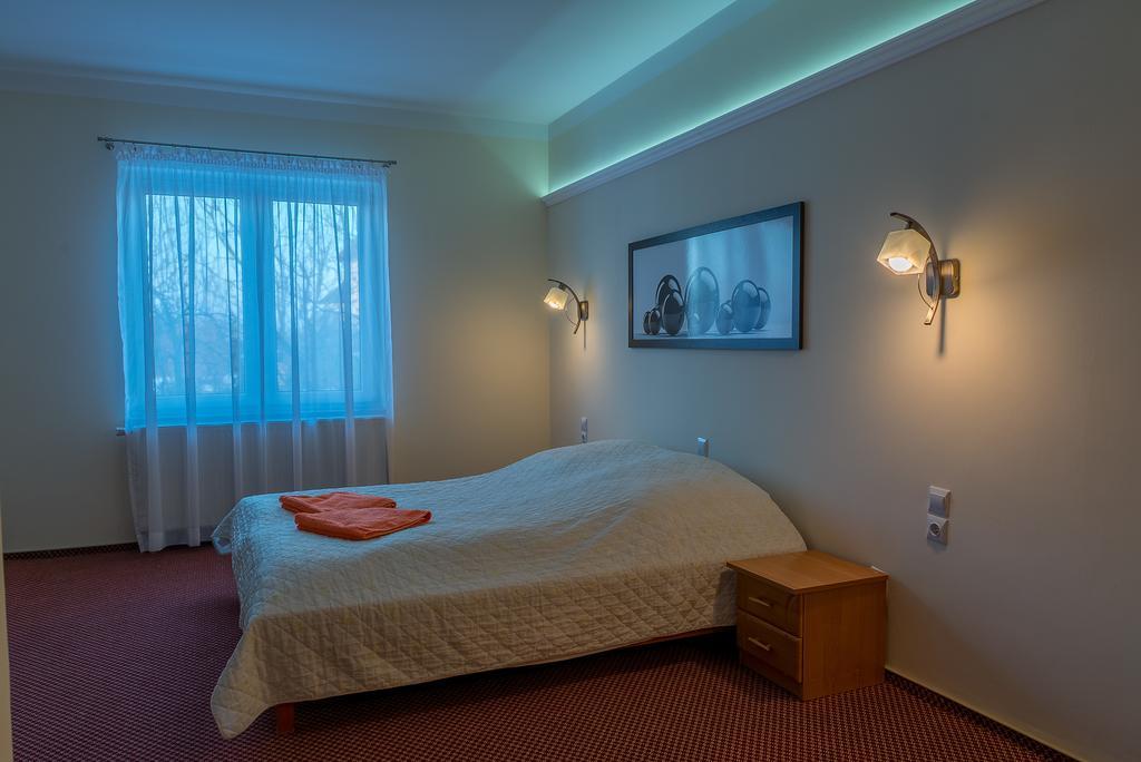 Willa Imperium Ostrowiec Świętokrzyski Extérieur photo